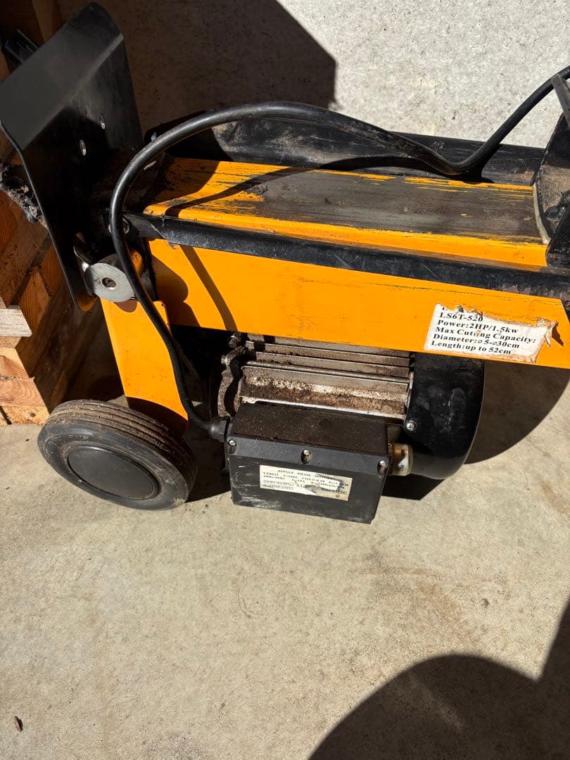 電動薪割り機　新潟県十日町市発　引き取り限定