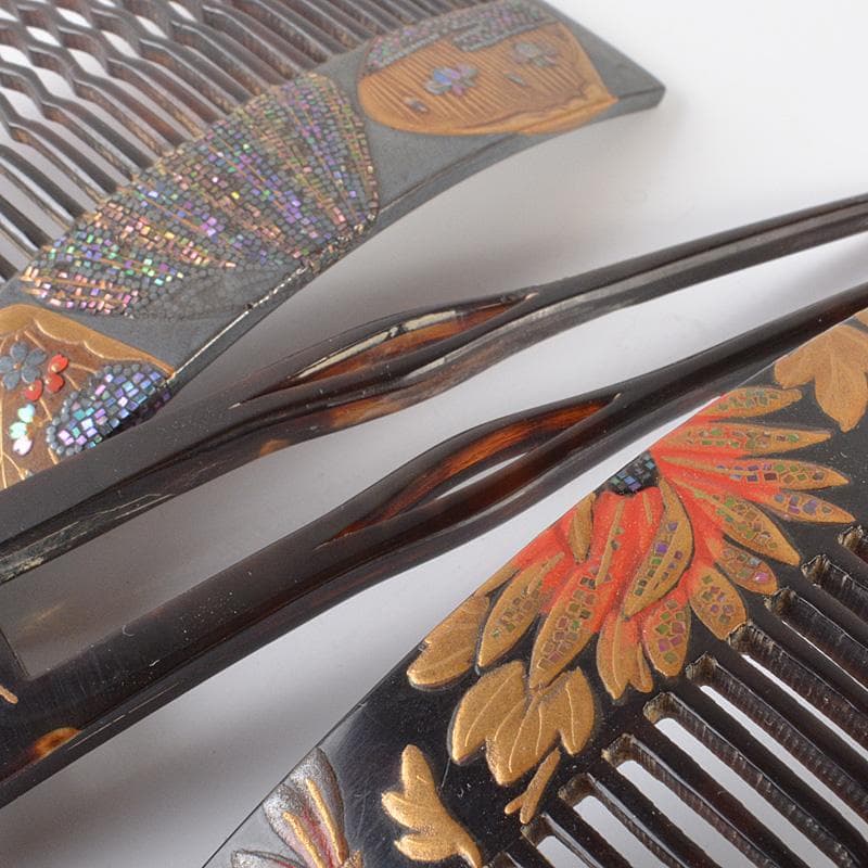 和装小物　黒漆　金蒔絵　螺鈿装飾　簪　櫛　在銘　3点まとめて　V　R6506