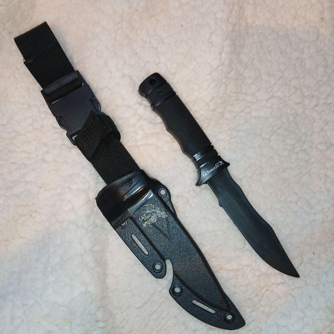 357パイソン クラウンモデルとホルスターとダミーナイフ