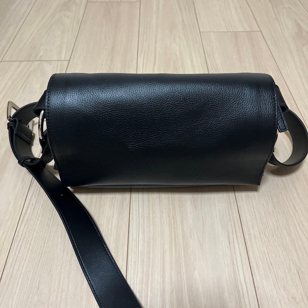 ビアズリー　レザーボディバッグ