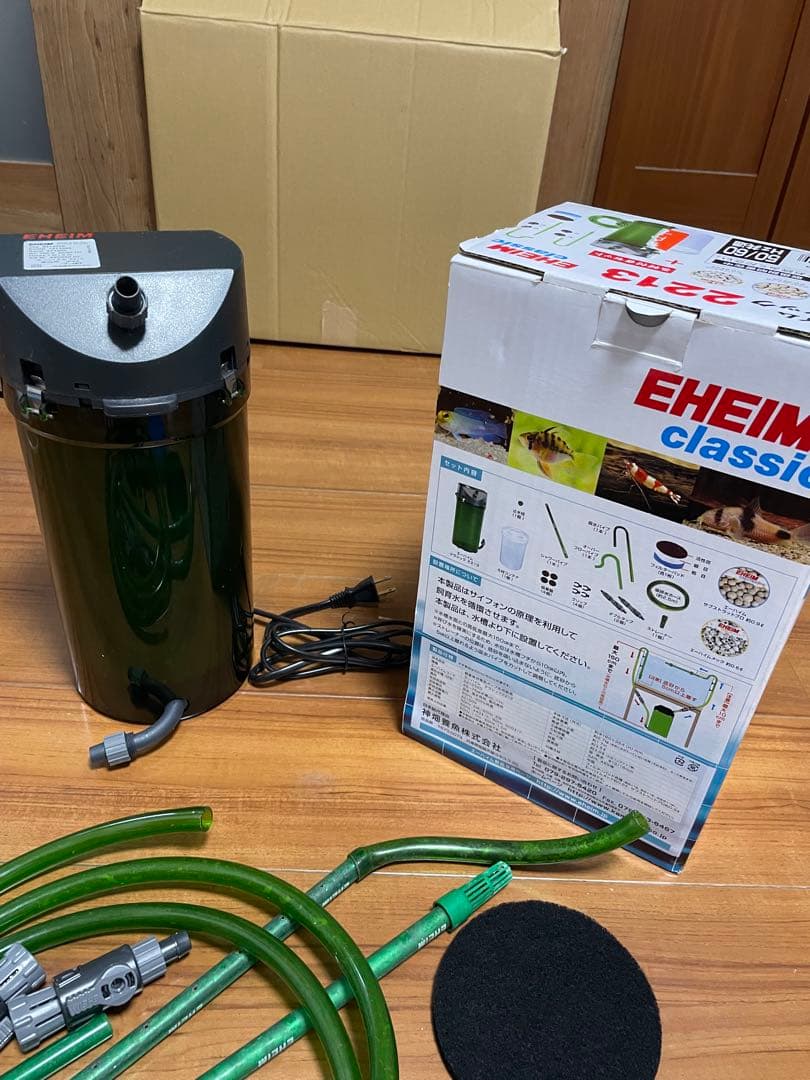 アクアリウム引退品（フィルター、CO2ジェネレーター、殺菌灯、ライト他）