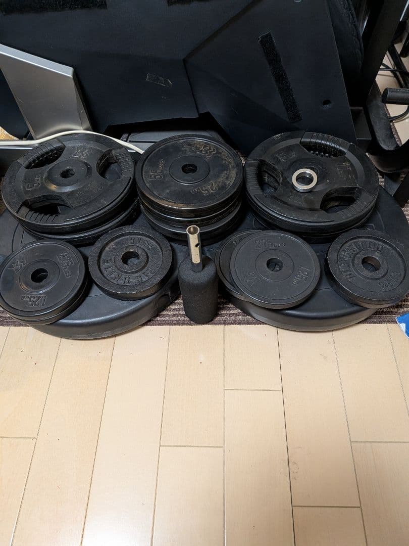 トレーニングベンチ ブラック。バーと重り中古