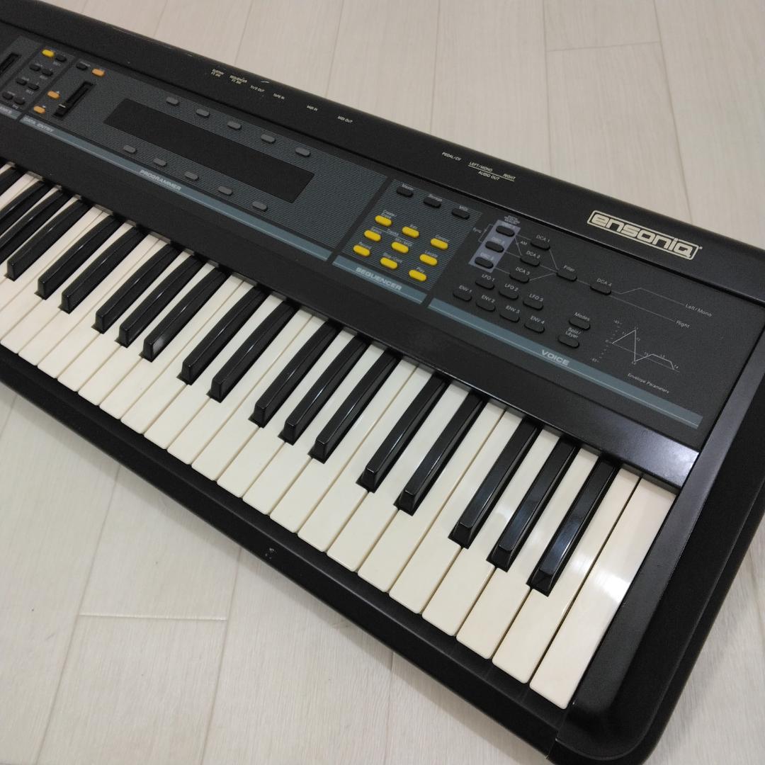 ENSONIQ ESQ1 ビンテージシンセサイザー 中古現状品
