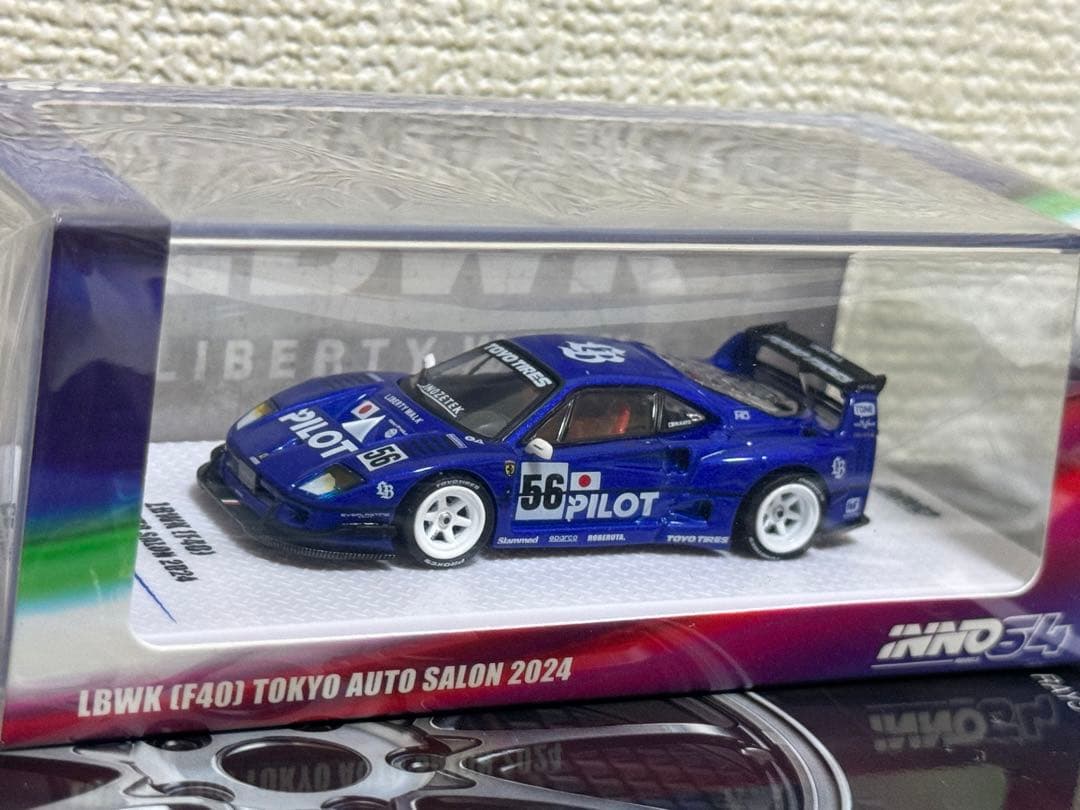 Inno64 MiniGT 1/64 LBWK F40ミニカーとフィギュアセット