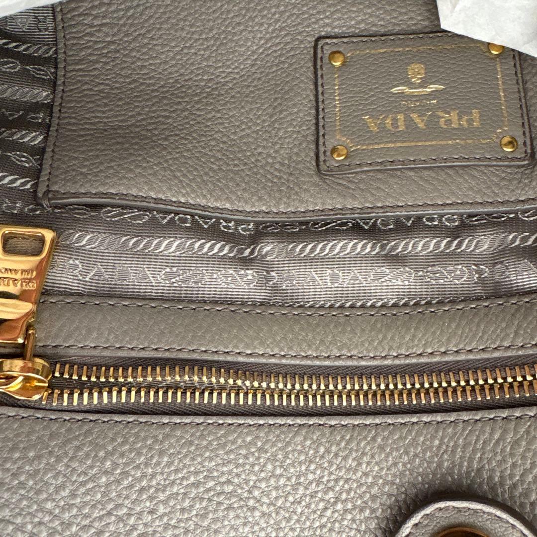 PRADA グレー レザートートバッグ