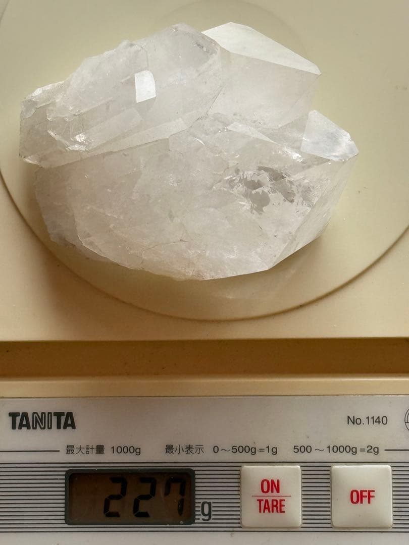 笛　ブラジル産水晶原石　台座付き