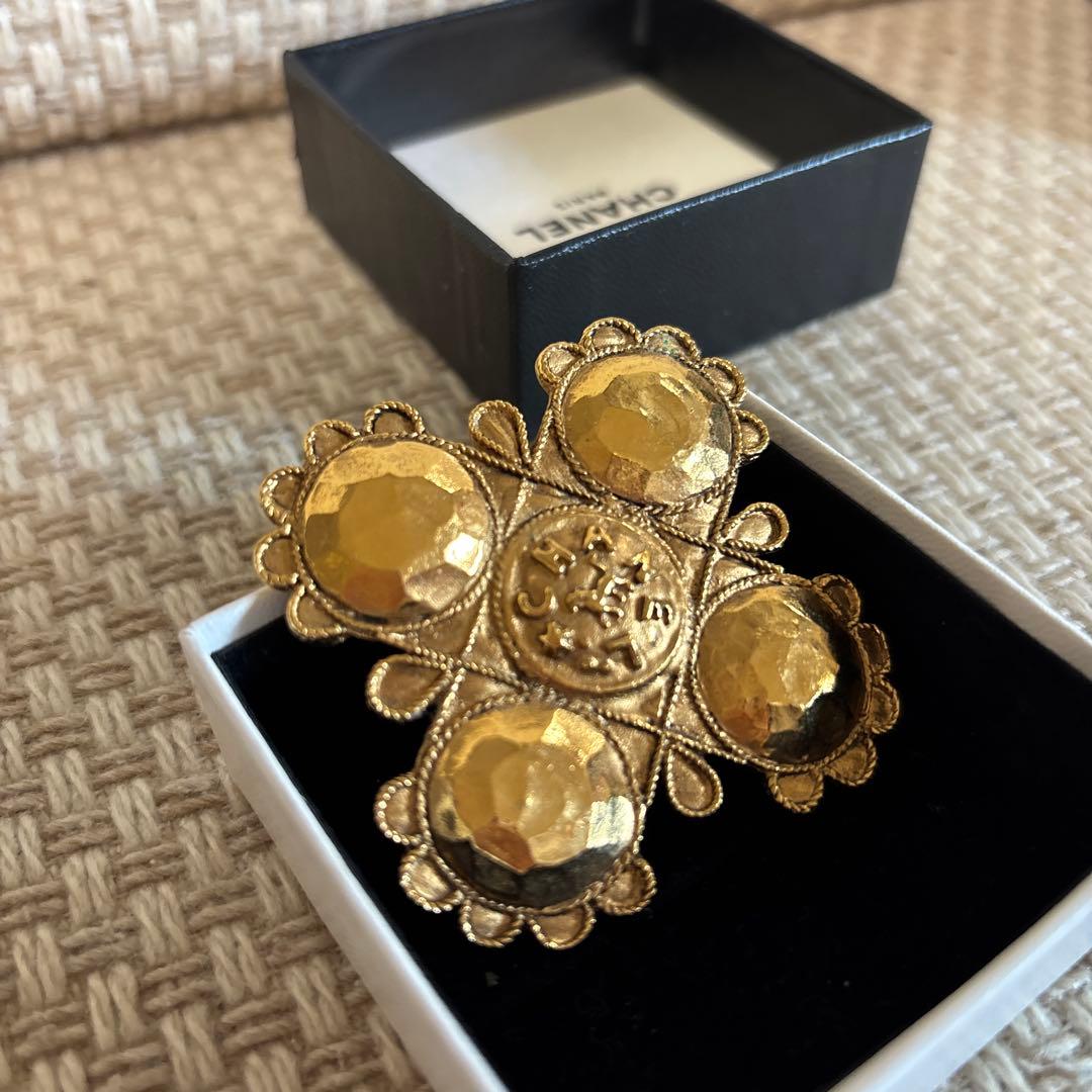 CHANEL ヴィンテージ　ブローチ　ゴールド