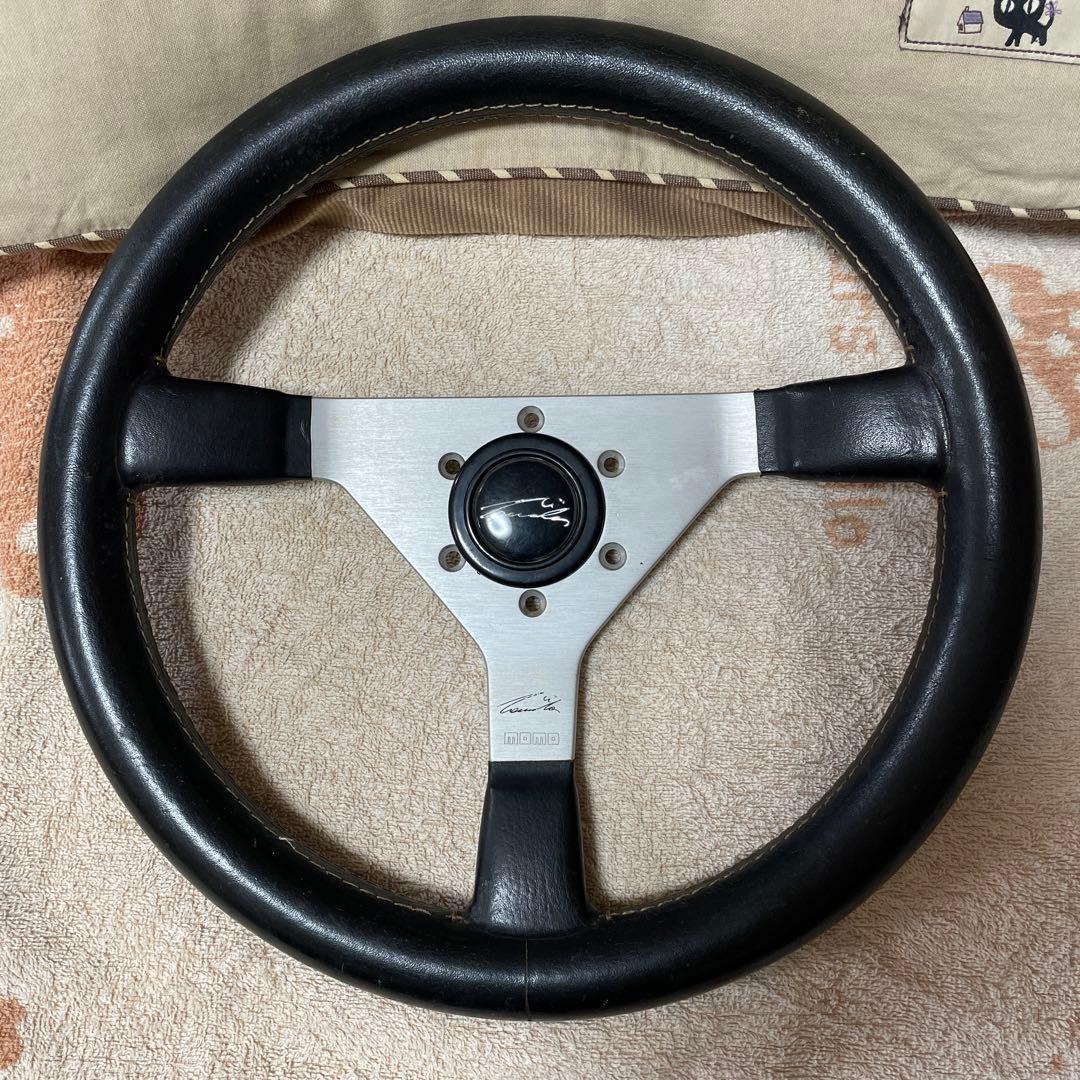 momo ニキラウダステアリング　シルバー　ホーンボタン　ステアリングボス付き