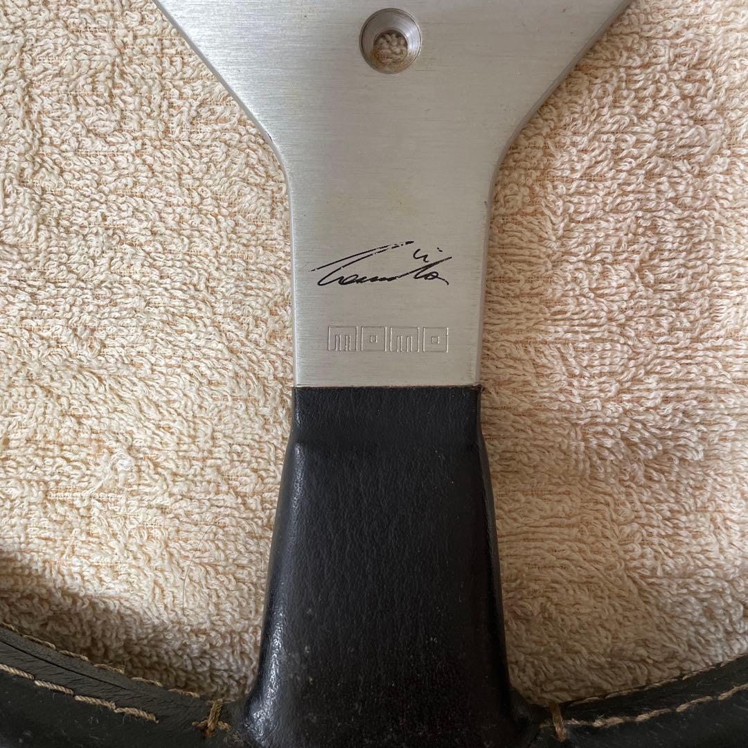 momo ニキラウダステアリング　シルバー　ホーンボタン　ステアリングボス付き