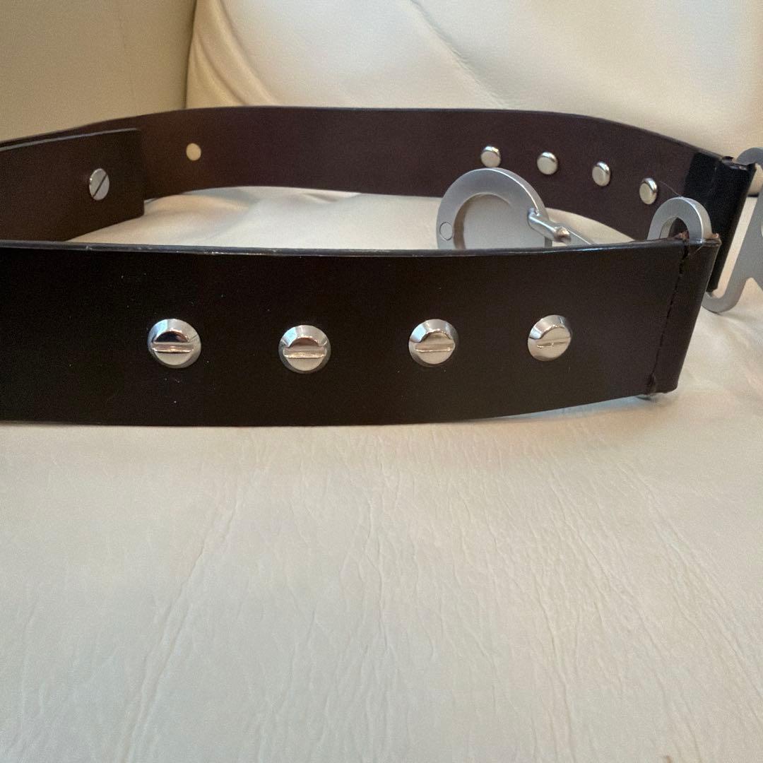 【Vivienne Westwood】シルバー盾型バックルの茶色ベルト