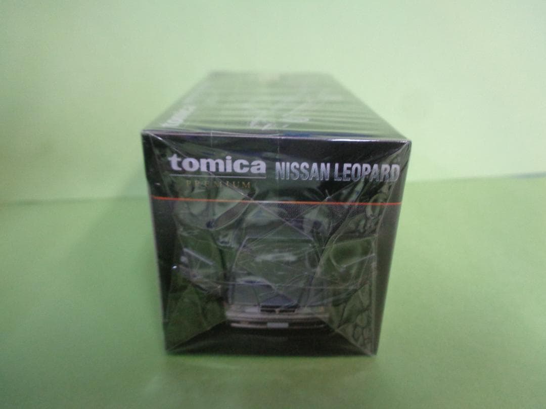 トミカプレミアム　タカラトミーモール　日産レパード　未開封