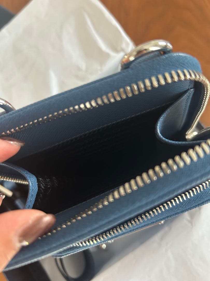 プラダ ショルダーバッグ スマホケース サフィアーノ　未使用品