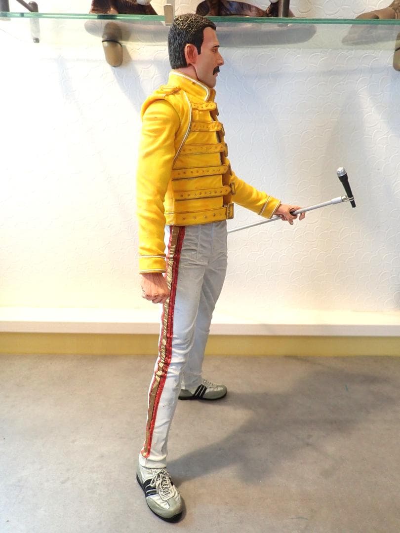 フレディマーキュリー ビ フィギュア 46㎝ 名曲メドレー トーキング