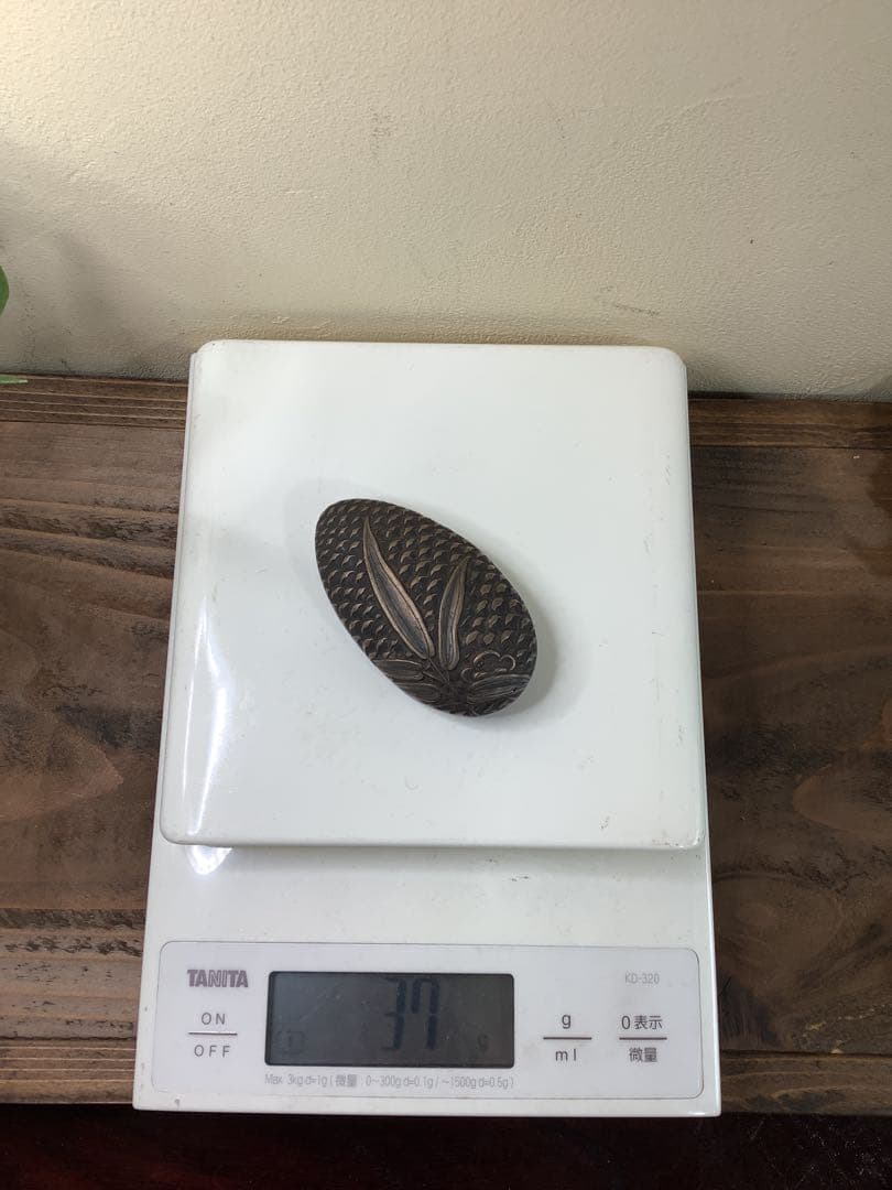 ヴィンテージ 純銀製　松竹梅　香合　小物入れ 純銀服部製 刻印有り　家紋入り