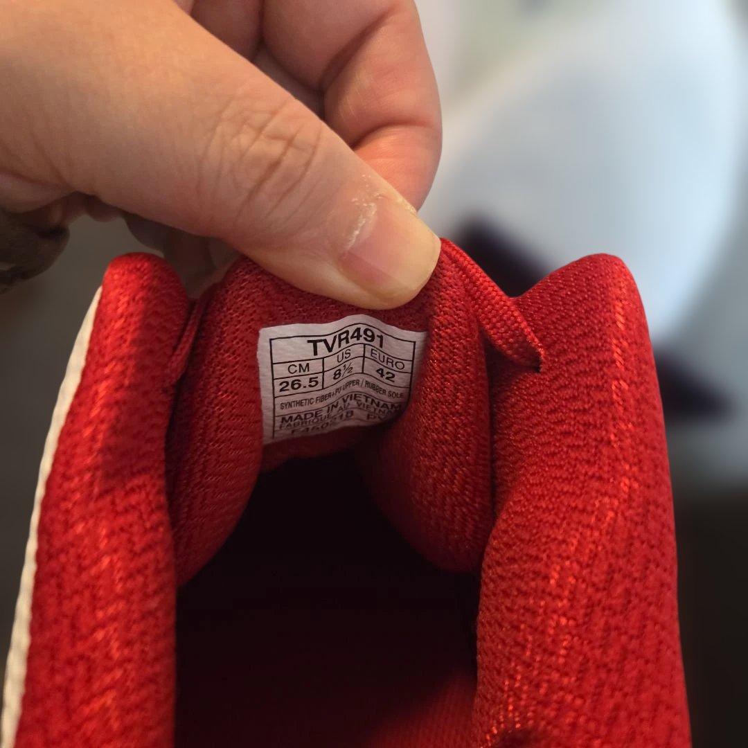 新品未使用　asics バレーボールシューズ 赤/白　26.５センチ