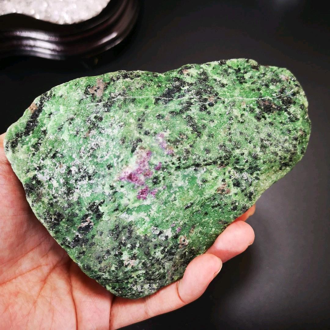 レア物　ルビーインゾイサイト　ルビー　天然石　原石　鉱物　コランダム　魔除け