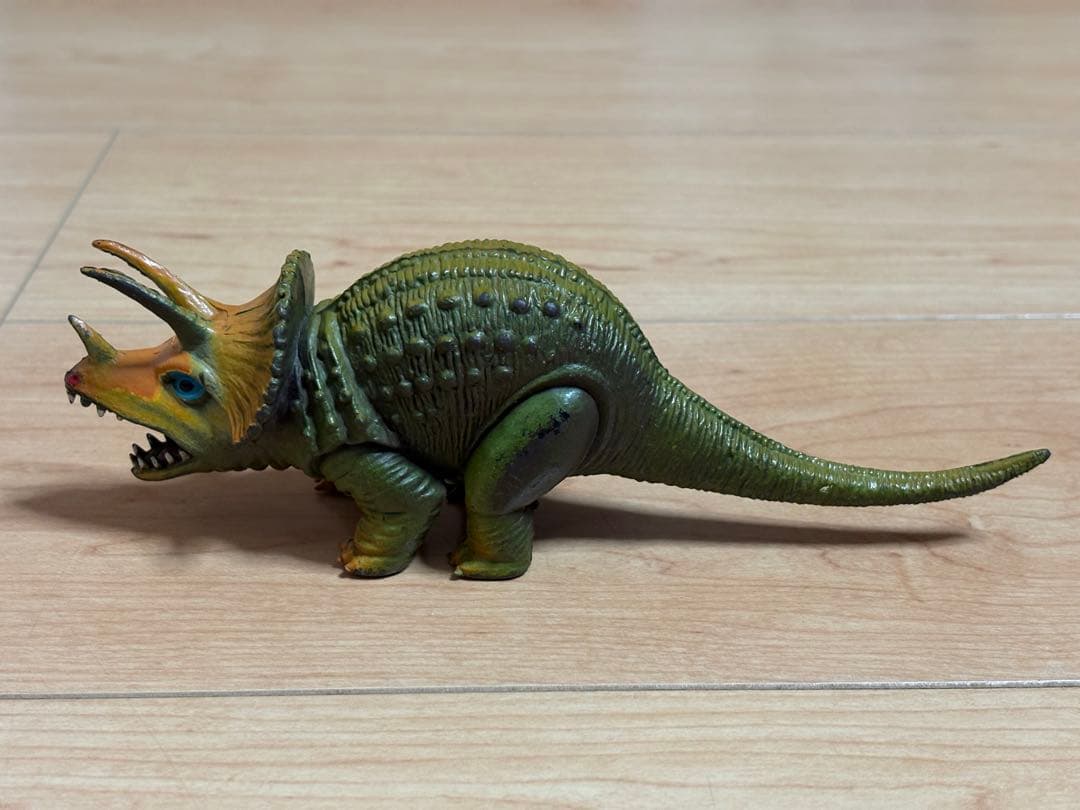 恐竜　トリケラトプス フィギュア　1980年代