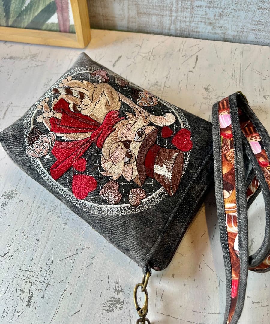 ロラライハリス♡ブラックWデニム♡刺繍のサコッシュ♡ポシェット♡