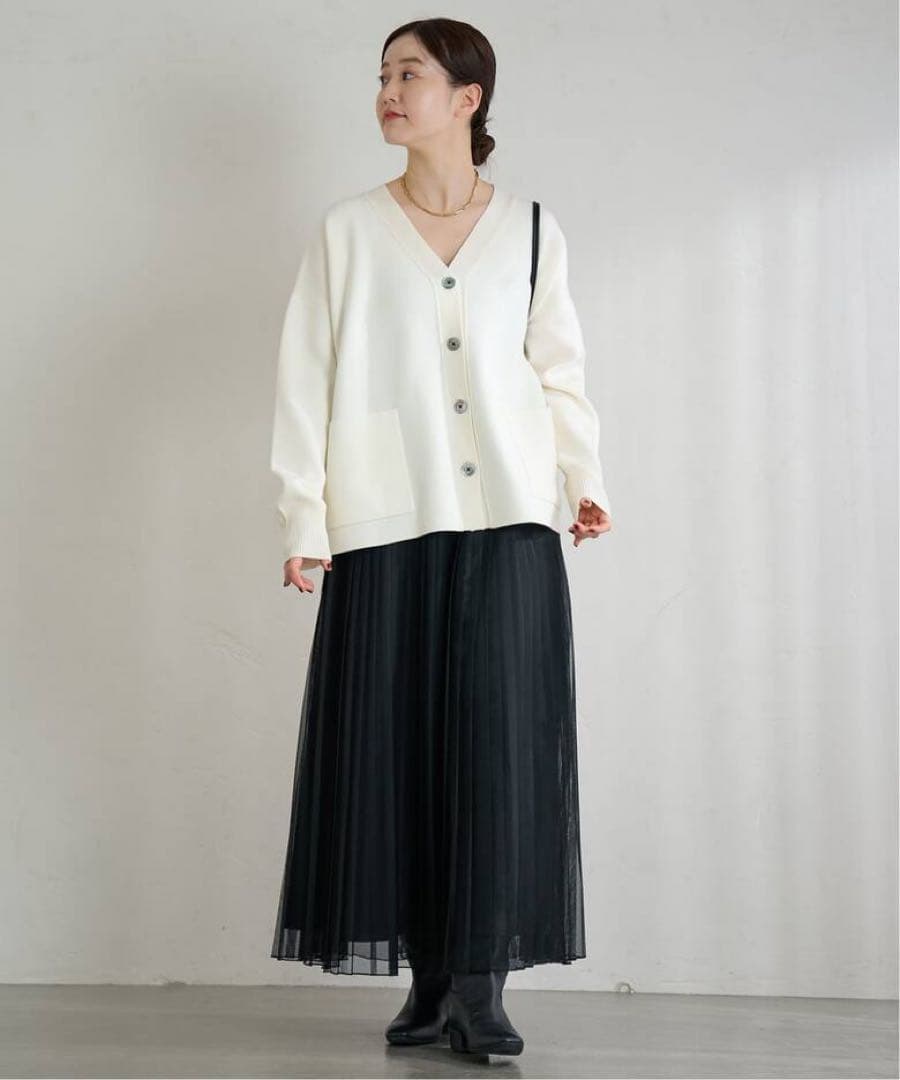 ピ*ー様 スーパーファインスムースVネックミドルカーディガン　ナチュラル