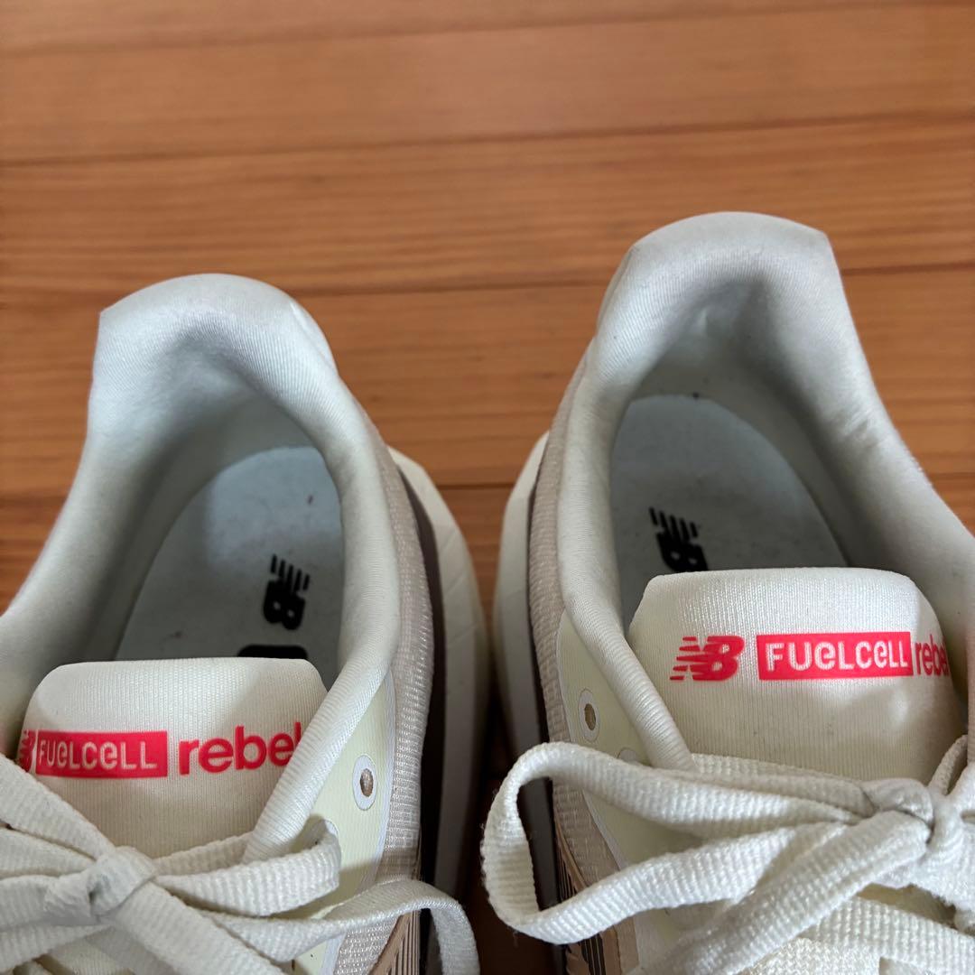 【美品】ニューバランス　フューエルセルレベルV5 28.5cm D