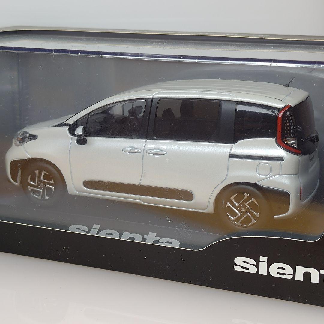 新型 トヨタ シエンタ カラーサンプル ホワイトパールクリスタルシャイン 非売品