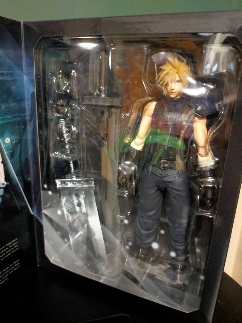 ファイナルファンタジー VII リメイク PLAY ARTS改 箱入り