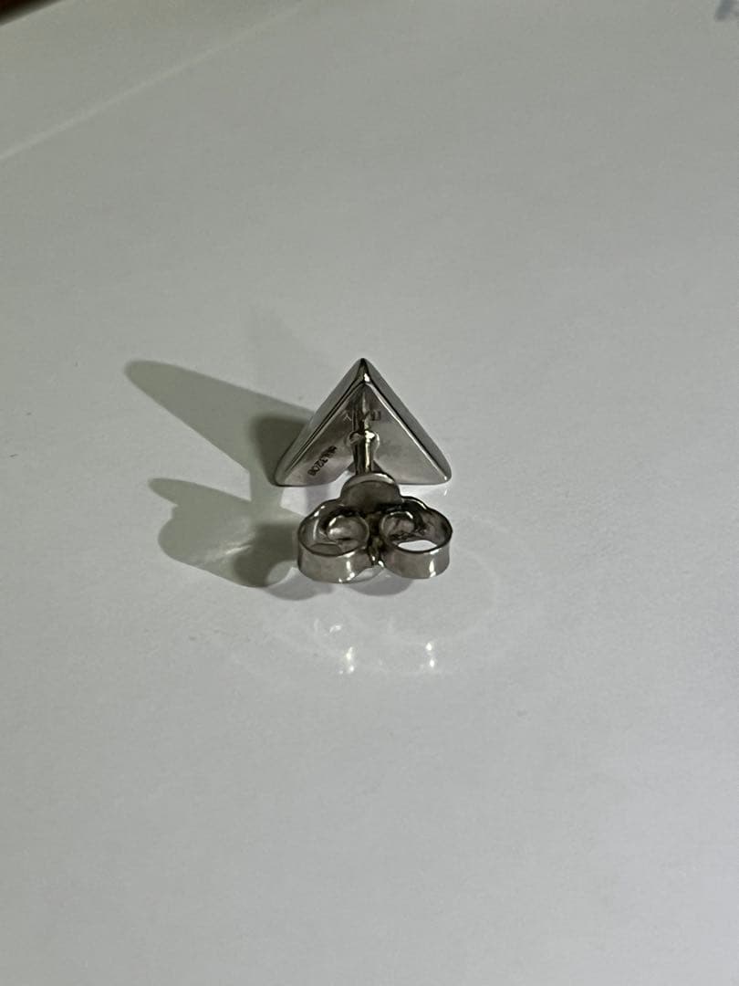 ルイヴィトン シルバーピアス 片耳のみ エセンシャルVピアス