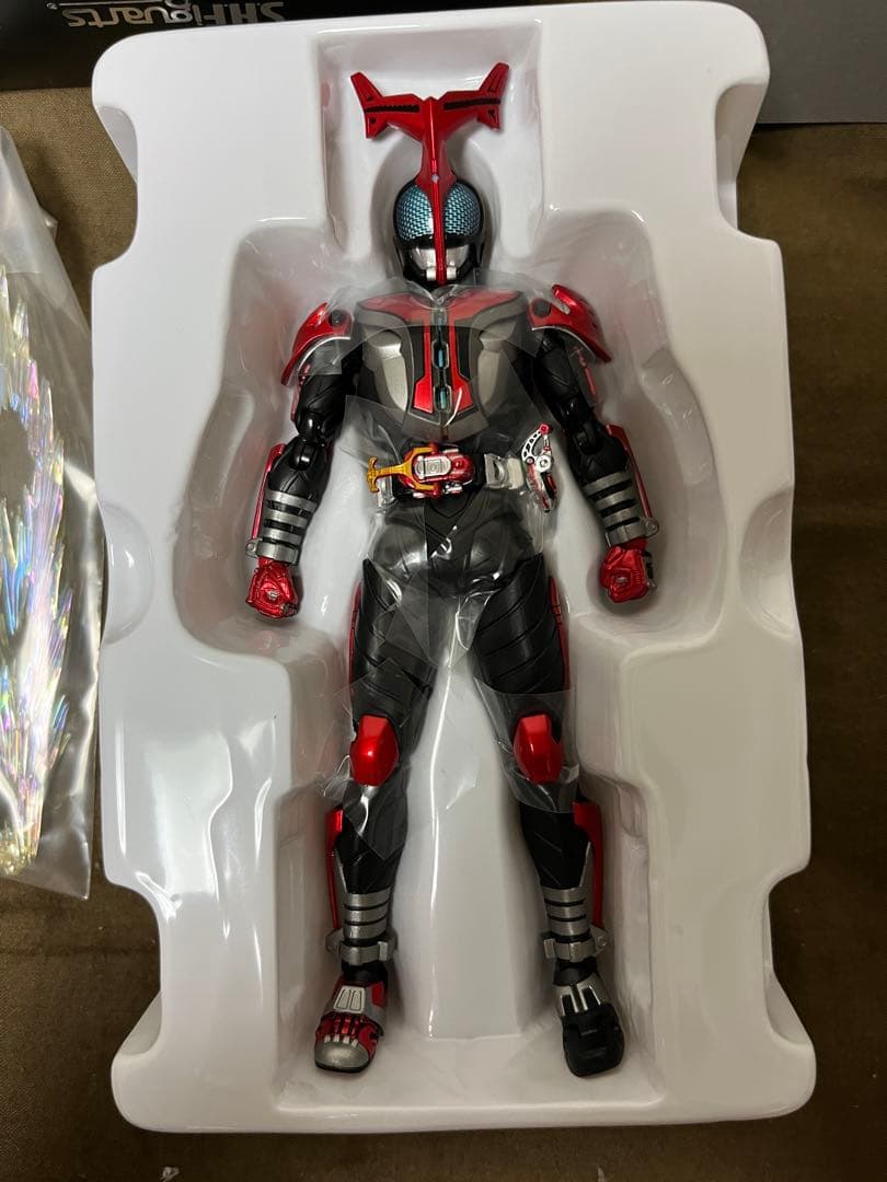 SHフィギュアーツ 真骨彫 仮面ライダーカブト ハイパーフォーム バンダイ