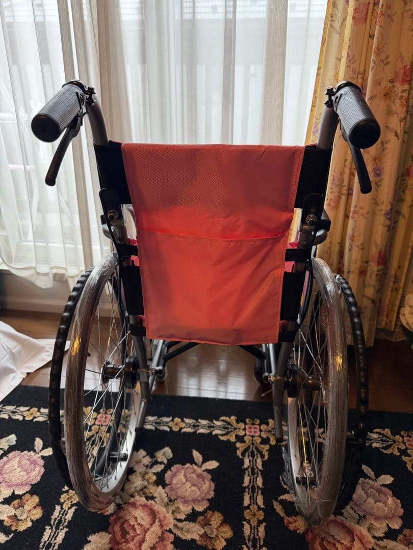 美品　自走式　車椅子 超軽量　ピンク 折りたたみ機能付き　引き取り限定