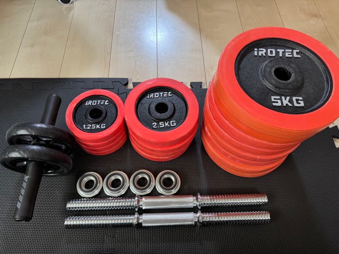 【iROTEC等】ダンベル2セット、ベンチ+マット +アブローラ¥45760相当
