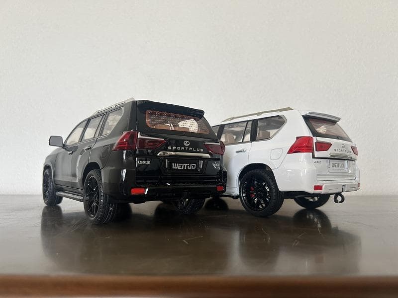 1/18ミニカー レクサス LX570 新品 2台【ホワイト＆ブラック】