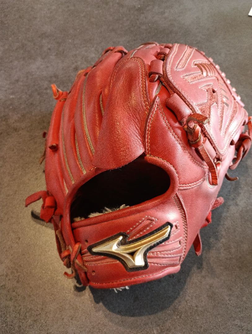 ミズノ　グロ－バルエリート　 軟式用グローブ 赤　ピッチャー