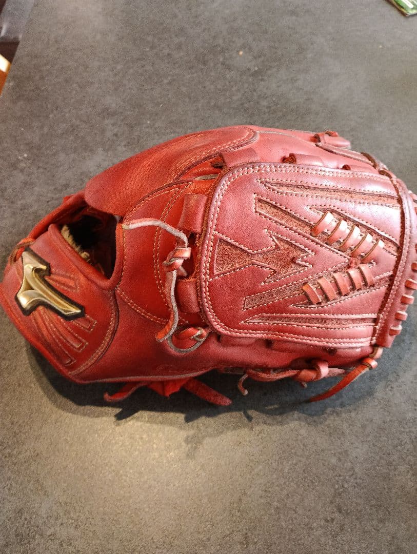 ミズノ　グロ－バルエリート　 軟式用グローブ 赤　ピッチャー
