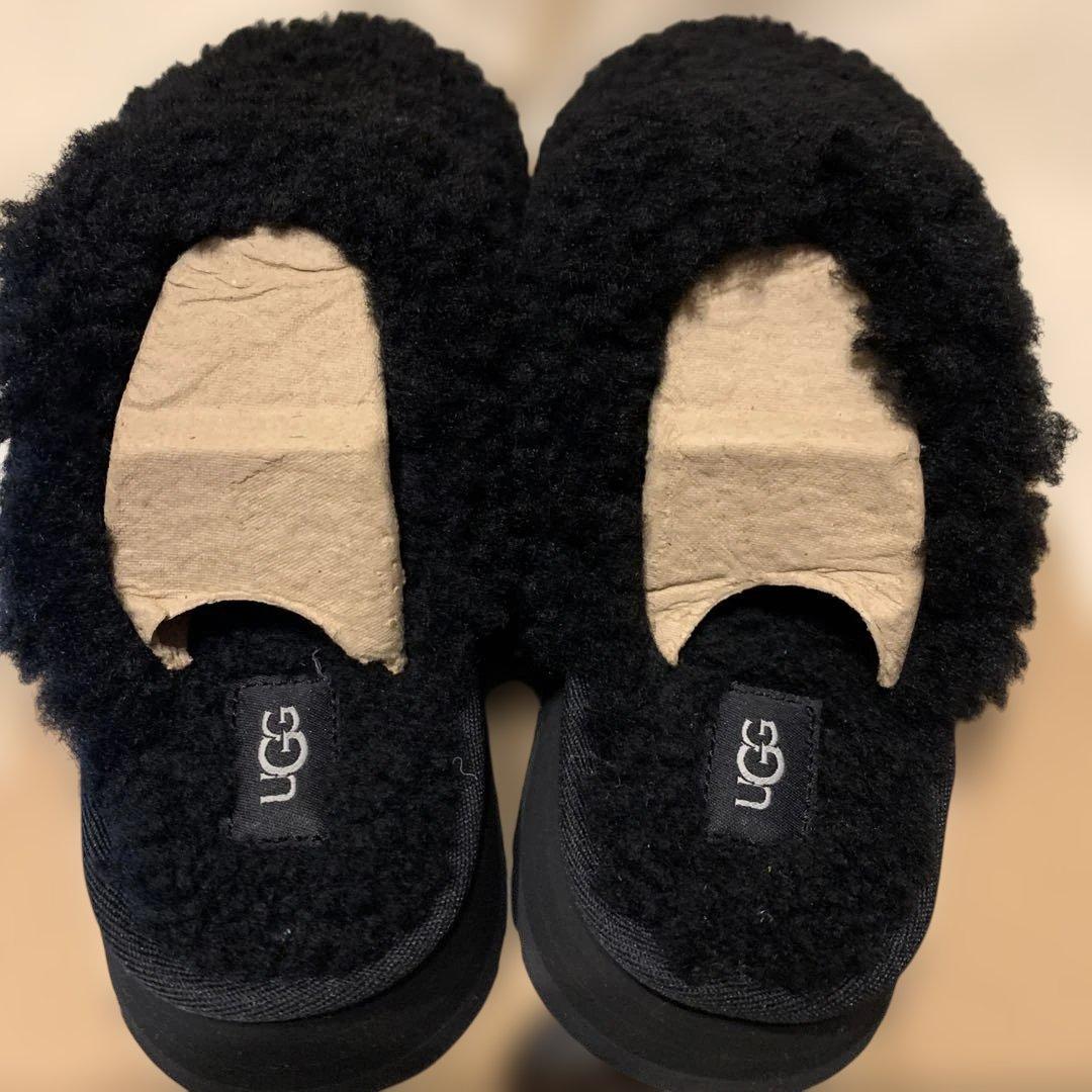 UGG ブラック ファースリッパ　23cm