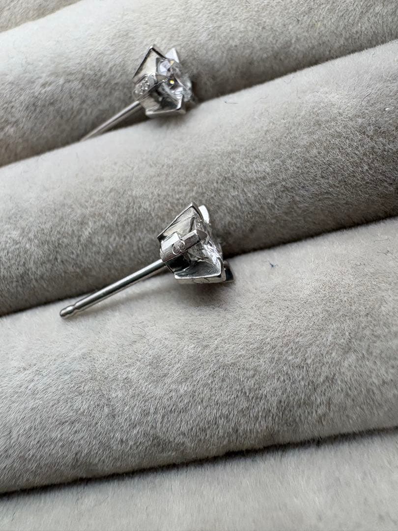 計0.66ct pt900刻印 一粒ダイヤモンドピアス　ペア