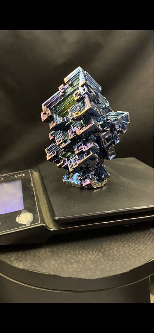 【ビスマス価格高騰！】神秘的なビスマス結晶 606g ケース付き