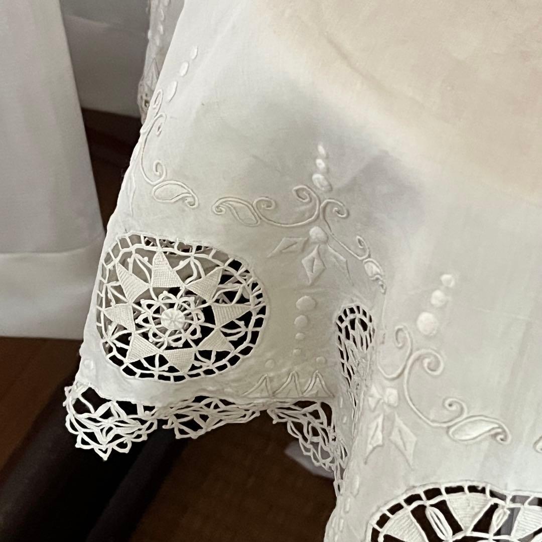 ヨーロピアン　ヴィンテージ　レース+刺繍テーブルクロス