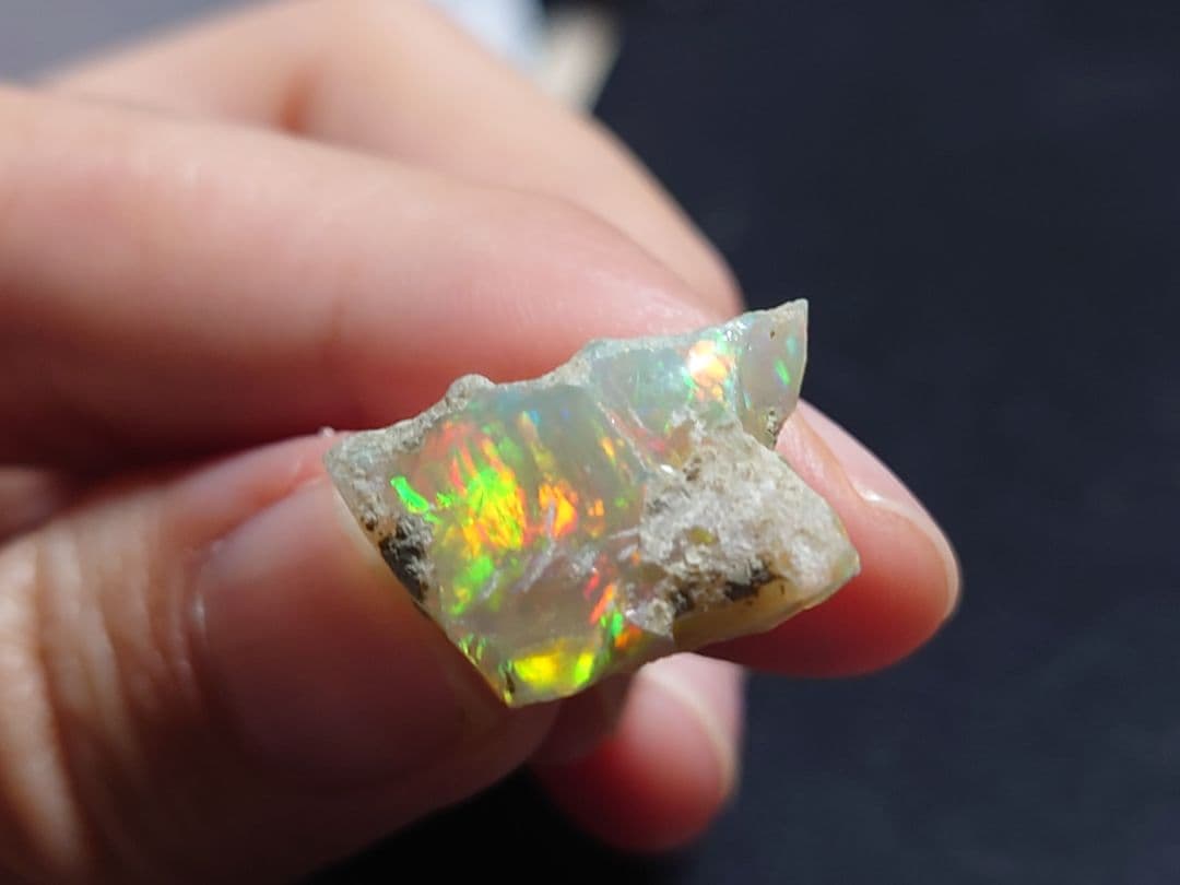 エチオピアウェロ産　オパール　ジュエリーグレード　原石　鉱物標本