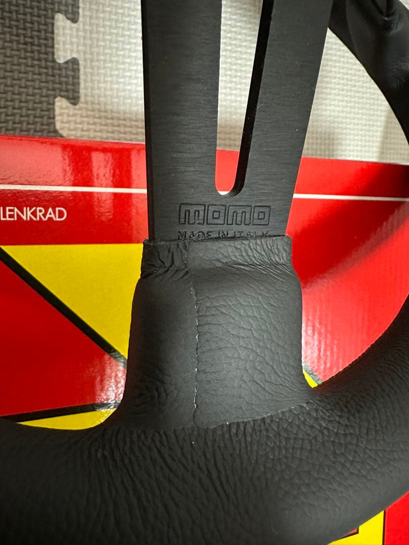 momo モデル08 33φ BK/BKレザー　新品未使用