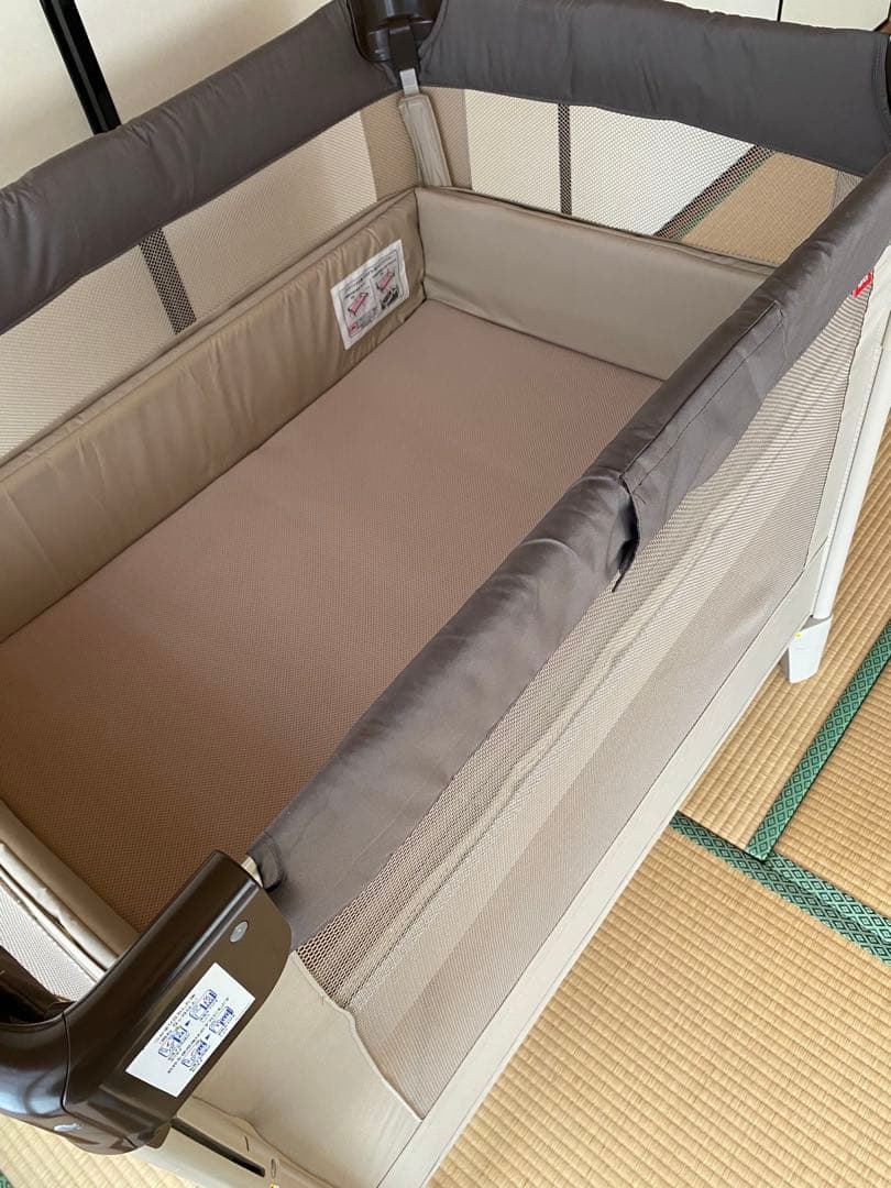 アップリカ　ココネルエアー　ベビーベッド　ココアBR