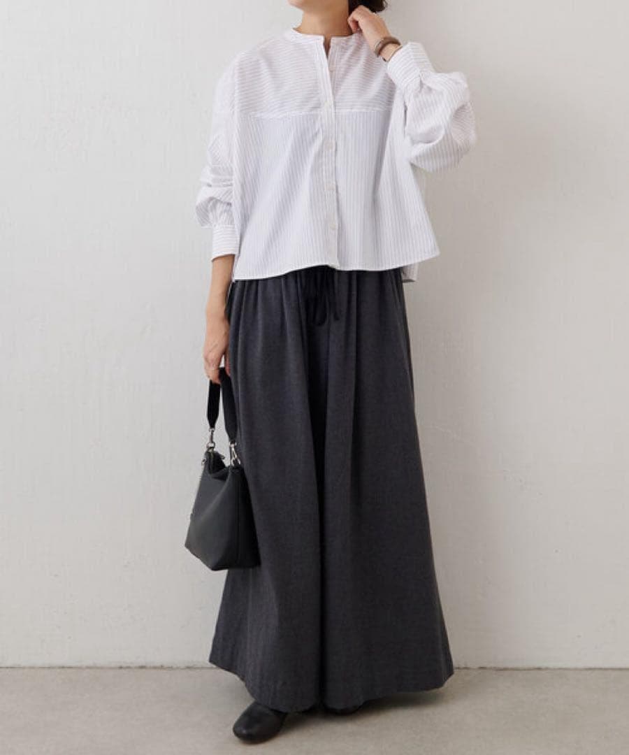 ビアズリー　フレアクロップドシャツ　ホワイト　ストライプ　白　BEARDSLEY