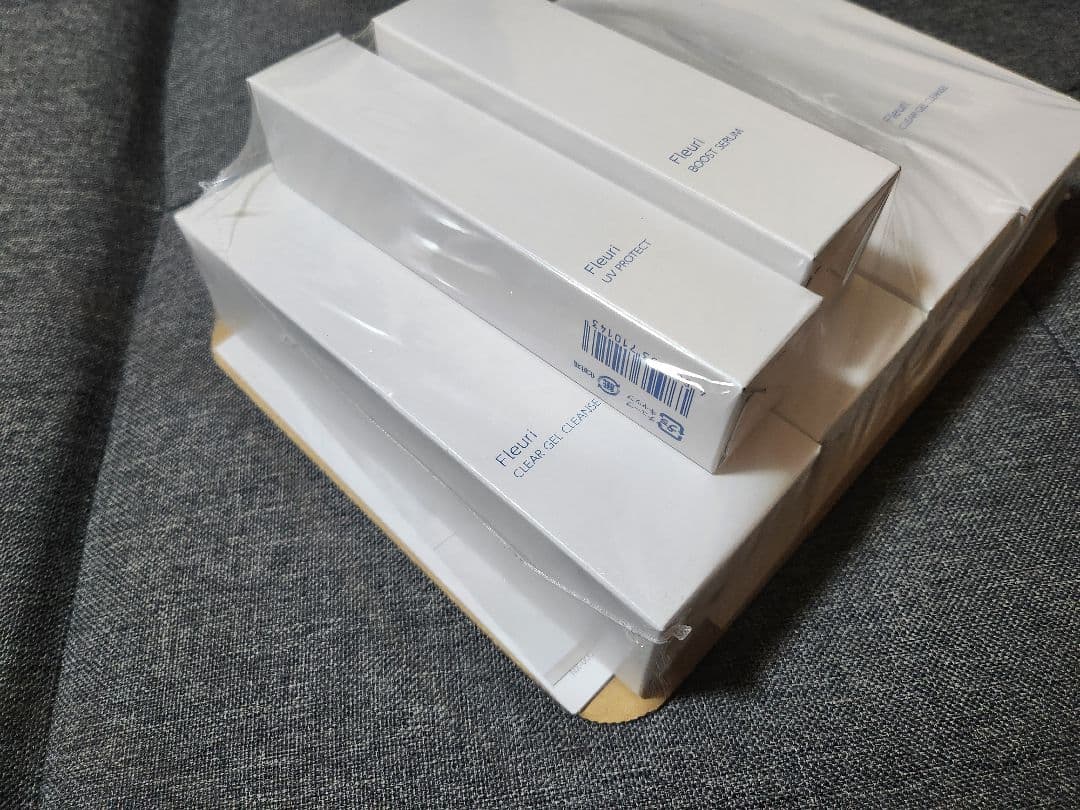 Fleuriフルリ クリアゲルクレンズ　ミネラルクレイフォーム　他　計6本セット