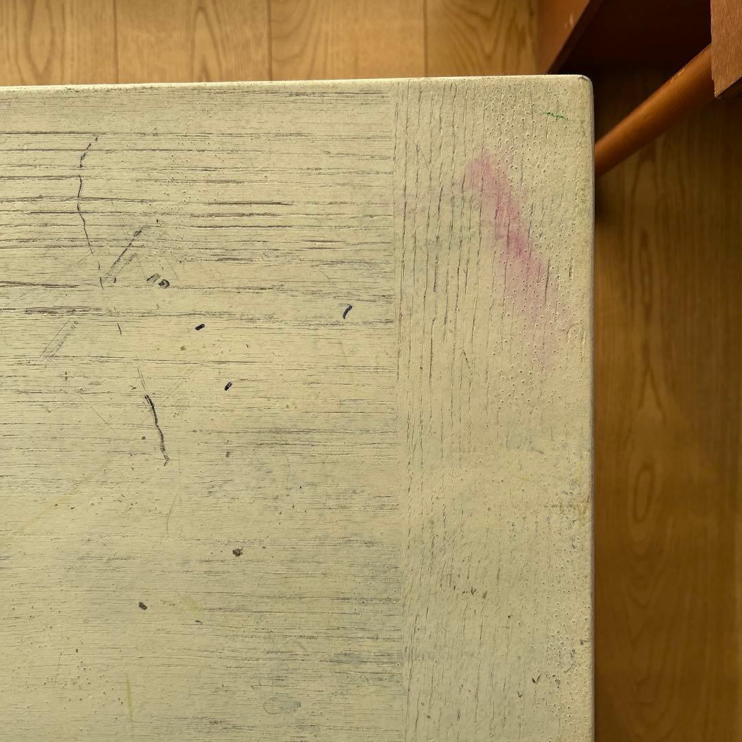 アンティーク 白塗りのテーブル