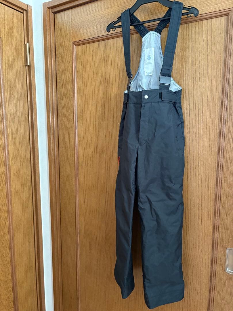 子供用スキーウェアセット 赤ジャケット 黒パンツ