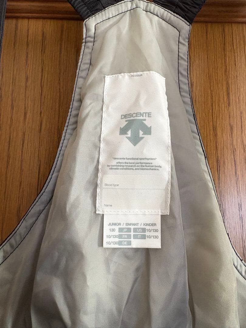 子供用スキーウェアセット 赤ジャケット 黒パンツ