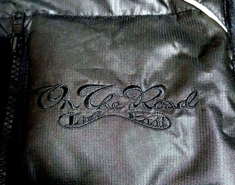 Celt and Cobra 黒ダウンベスト