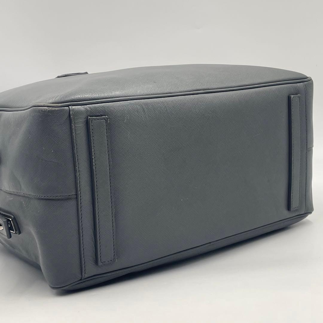 プラダ サフィアーノレザー 大容量 ビジネスバッグ ボストン 2室 三角ロゴ