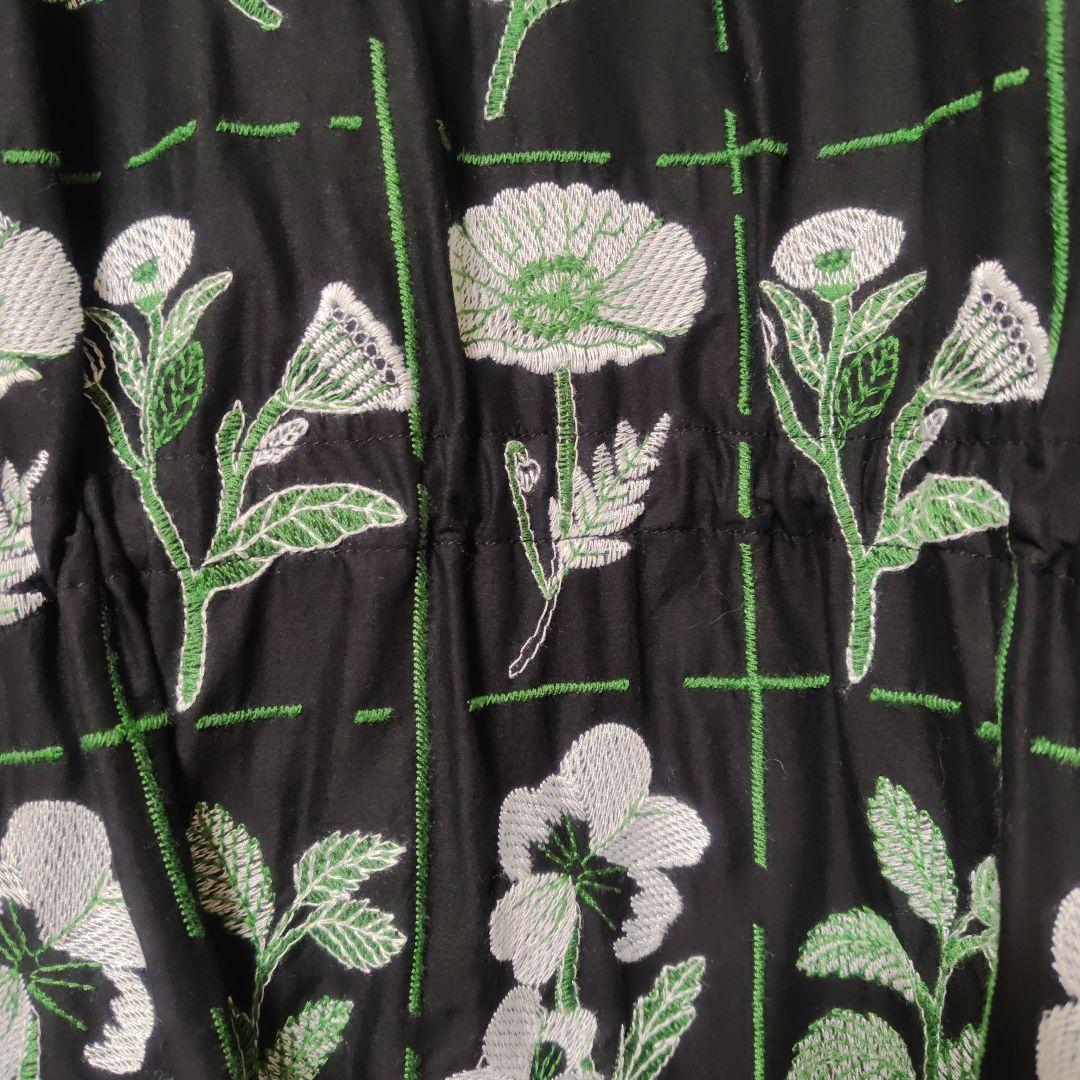 ビュルデサボン　花切手の刺繍フレアーワンピース