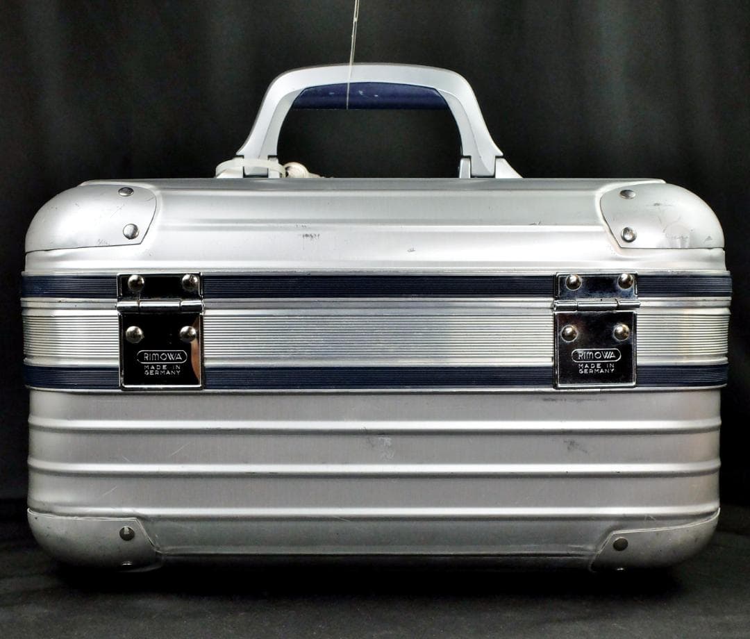 リモワ　廃盤924.38『シルバーインテグラル』アルミ・ビューティケース19L