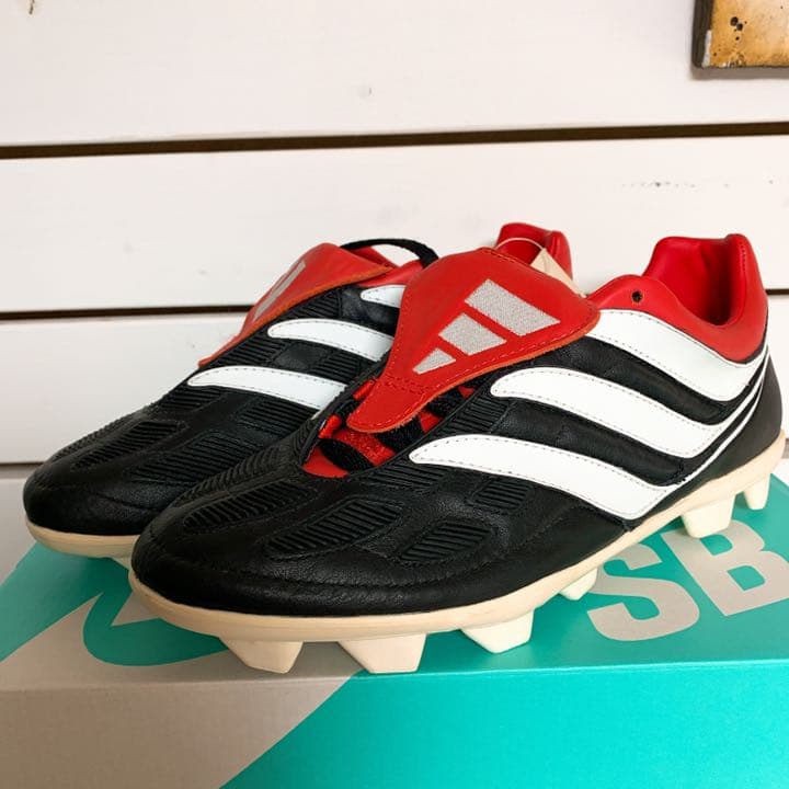 激レア　超美品　新品タグ付き　プレデタープレシジョン　27㎝